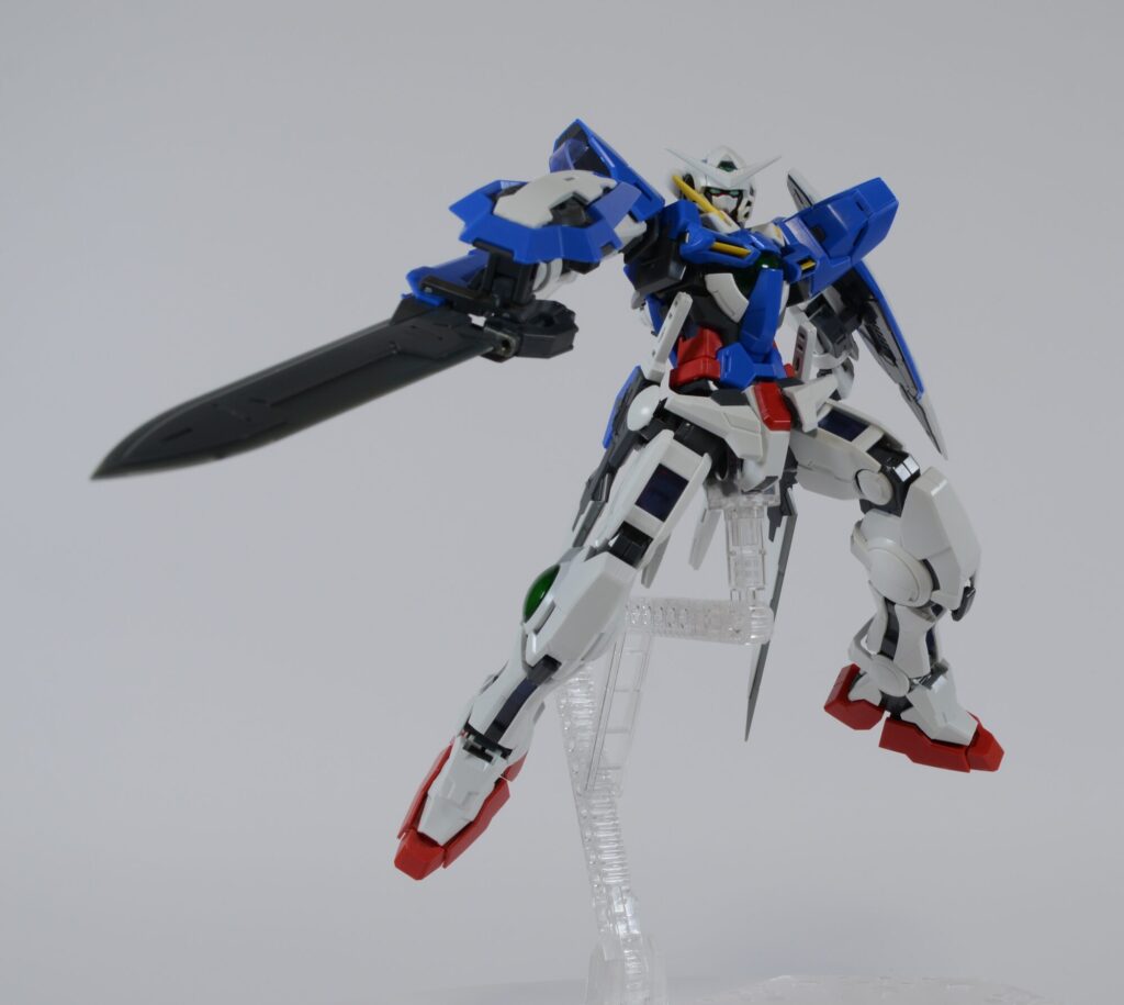 BANDAI ソレスタルビーイング　ガンダムエクシア　1/100スケール Amazon | MG 機動戦士ガンダム00 ガンダムエクシア 1/100