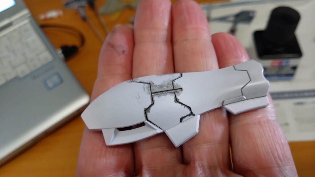 【ガンプラ】 最近スミ入れが滲んでうまくいかないことが多いので、気が付いたことをまとめます。MG 1/100 ガンダムキュリオスを塗装作成します。④の画像