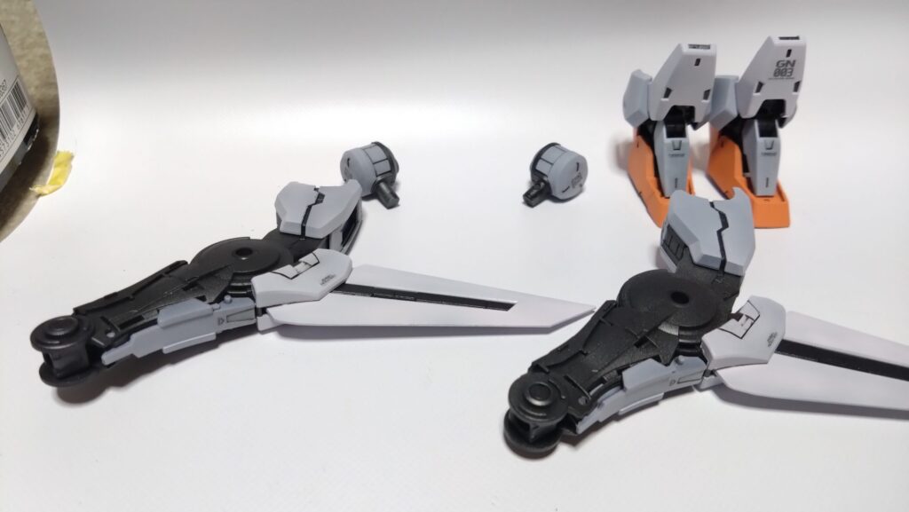 【ガンプラ】 最近スミ入れが滲んでうまくいかないことが多いので、気が付いたことをまとめます。MG 1/100 ガンダムキュリオスを塗装作成します。④の画像