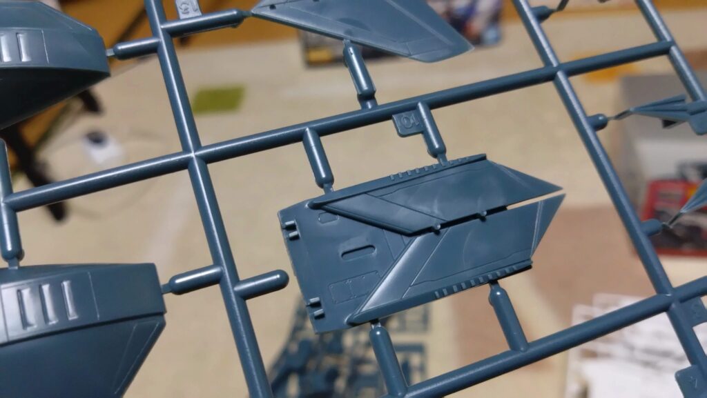 【スケールモデル作成】ハセガワ（Hasegawa）の超時空要塞マクロスキット、 1/72のVF-1 スーパー/ストライク バルキリー（ファイター形態）を作成します。スケールモデル初心者が挑戦します。①開封編の画像