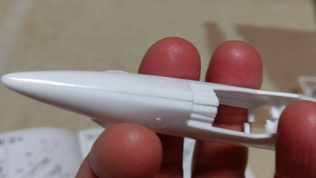 【スケールモデル作成】ハセガワ（Hasegawa）の超時空要塞マクロスキット、 1/72のVF-1 スーパー/ストライク バルキリー（ファイター形態）を作成します。スケールモデル初心者が挑戦します。①開封編の画像