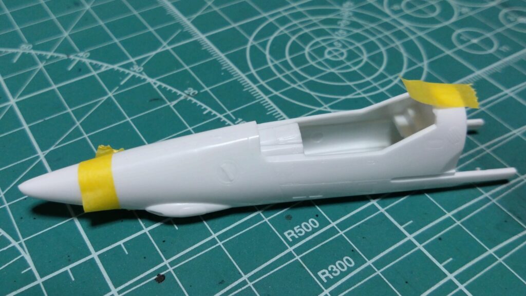 【スケールモデル作成】ハセガワ（Hasegawa）の超時空要塞マクロスキット、 1/72のVF-1 スーパー/ストライク バルキリー（ファイター形態）を作成します。スケールモデル初心者が挑戦します。①開封編の画像