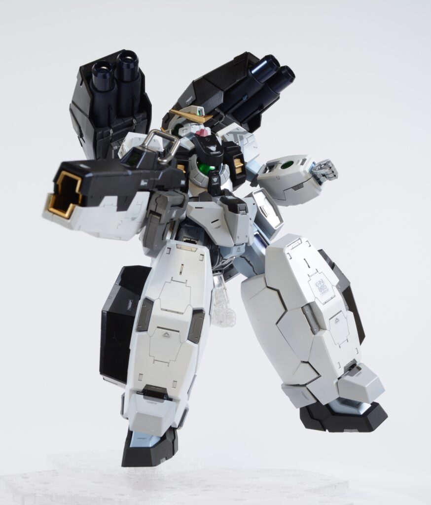 【ガンプラ】 MG 1/100 ガンダムヴァーチェ（ナドレ）を塗装作成して完成編です。⑤の画像