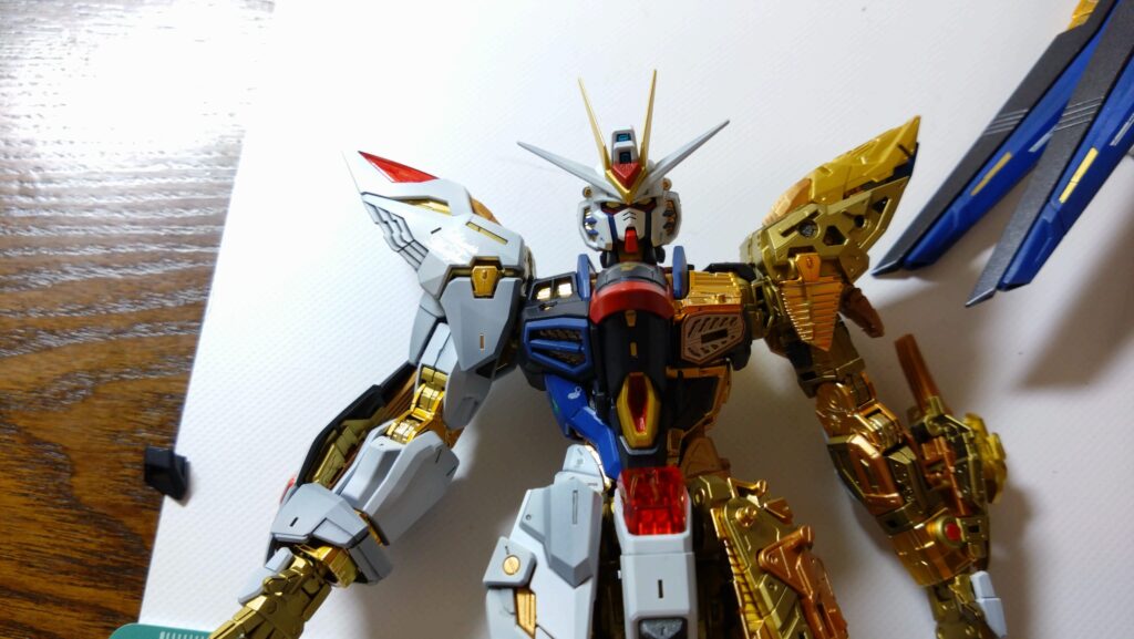 【ガンプラ】MGEXストライクフリーダムガンダムを塗装作成してレビューします。⑤黄金のフレームに外装パーツを取り付けて完成・・のはずでしたが、もう少し作業に時間をかけます。「機動戦士ガンダム SEED DESTINY（シードデスティニー）」の画像