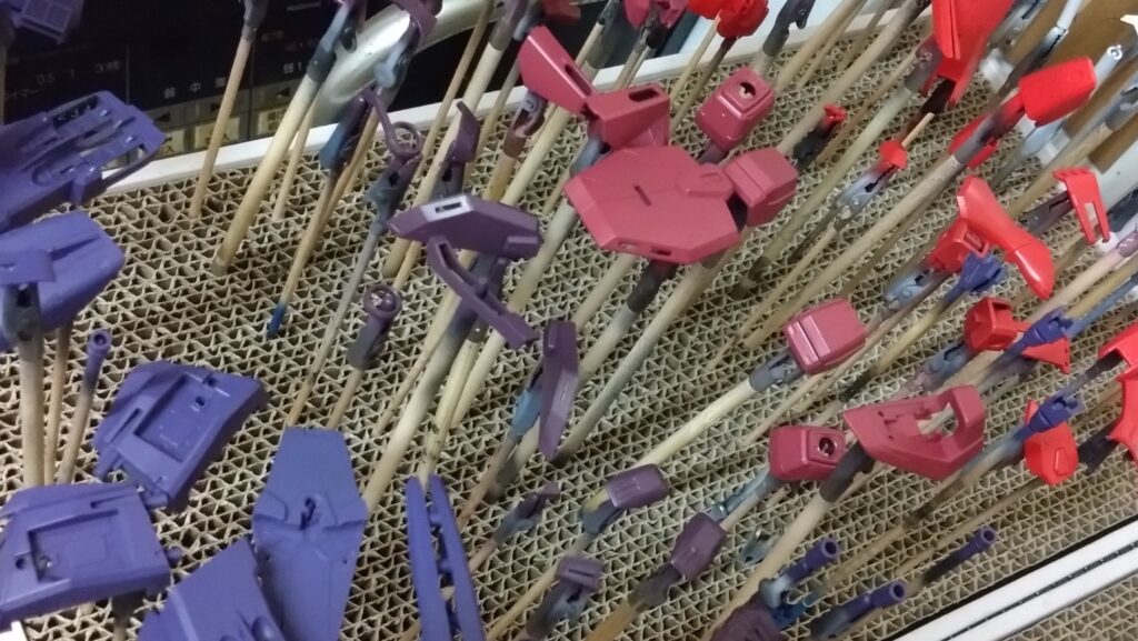 【ガンプラ】 MG 1/100 インフィニットジャスティスガンダムを塗装作成します。②ガイアノーツのエヴァ レッドとエヴァ ナイトパープルで基本色を調色します。「機動戦士ガンダムSEED DESTINY（シードデスティニー）」の画像