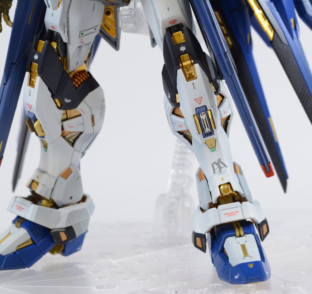 【ガンプラ】MGEXストライクフリーダムガンダムを塗装作成してレビューします。⑤黄金のフレームに外装パーツを取り付けて完成・・のはずでしたが、もう少し作業に時間をかけます。「機動戦士ガンダム SEED DESTINY（シードデスティニー）」の画像