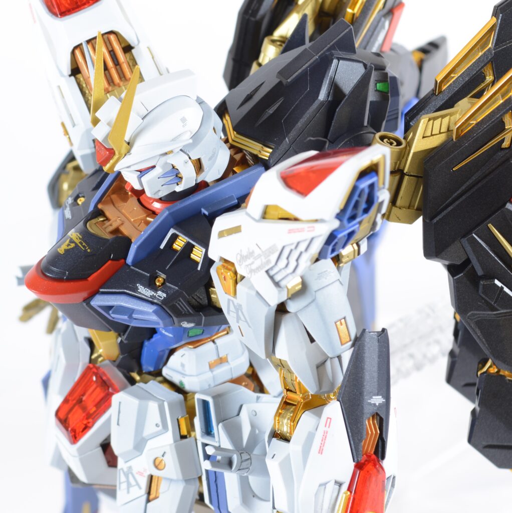 【ガンプラ】MGEXストライクフリーダムガンダムを塗装作成してレビューします。⑤黄金のフレームに外装パーツを取り付けて完成・・のはずでしたが、もう少し作業に時間をかけます。「機動戦士ガンダム SEED DESTINY（シードデスティニー）」の画像