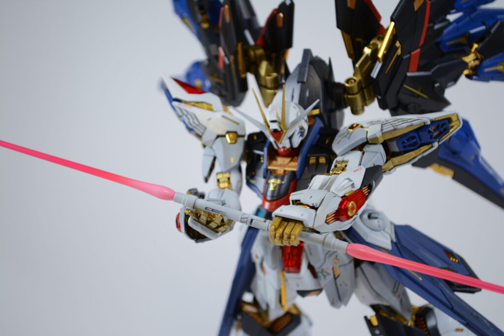 【ガンプラ】MGEXストライクフリーダムガンダムを塗装作成してレビューします。⑥完成編。ポージング画像を残します。「機動戦士ガンダム SEED DESTINY（シードデスティニー）」の画像