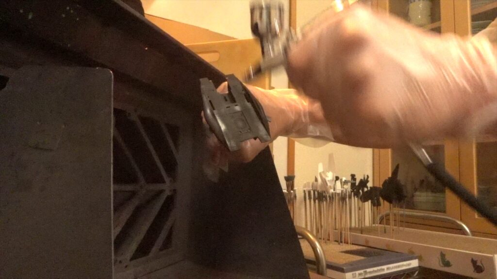 【キャラクターモデル作成】エアブラシと筆塗で、塗装します。スケールモデル初心者が、ハセガワ（Hasegawa）の1/72 VF-1 スーパー/ストライク バルキリー（ファイター形態）を作成します。⑤（劇場版 超時空要塞マクロス 愛・おぼえていますか）の画像