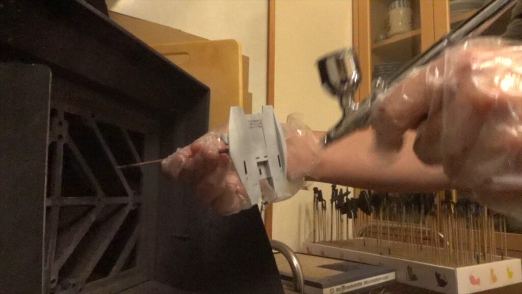 【キャラクターモデル作成】エアブラシと筆塗で、塗装します。スケールモデル初心者が、ハセガワ（Hasegawa）の1/72 VF-1 スーパー/ストライク バルキリー（ファイター形態）を作成します。⑤（劇場版 超時空要塞マクロス 愛・おぼえていますか）の画像