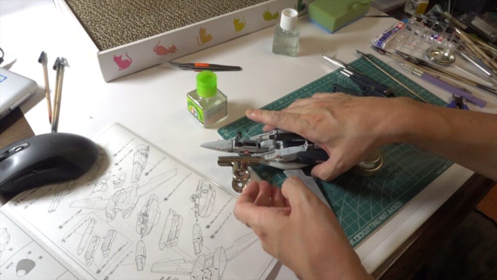 最終組み立てで完成です。スケールモデル初心者が、ハセガワ（Hasegawa）の1/72 VF-1 スーパー/ストライク バルキリー（ファイター形態）を作成します。⑧（劇場版 超時空要塞マクロス 愛・おぼえていますか）の画像