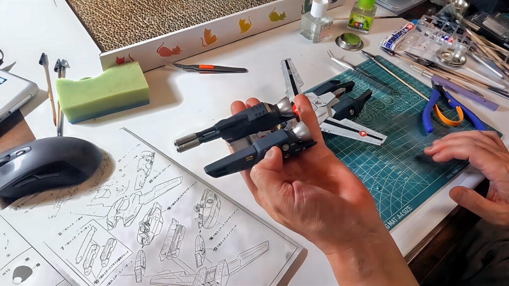 最終組み立てで完成です。スケールモデル初心者が、ハセガワ（Hasegawa）の1/72 VF-1 スーパー/ストライク バルキリー（ファイター形態）を作成します。⑧（劇場版 超時空要塞マクロス 愛・おぼえていますか）の画像