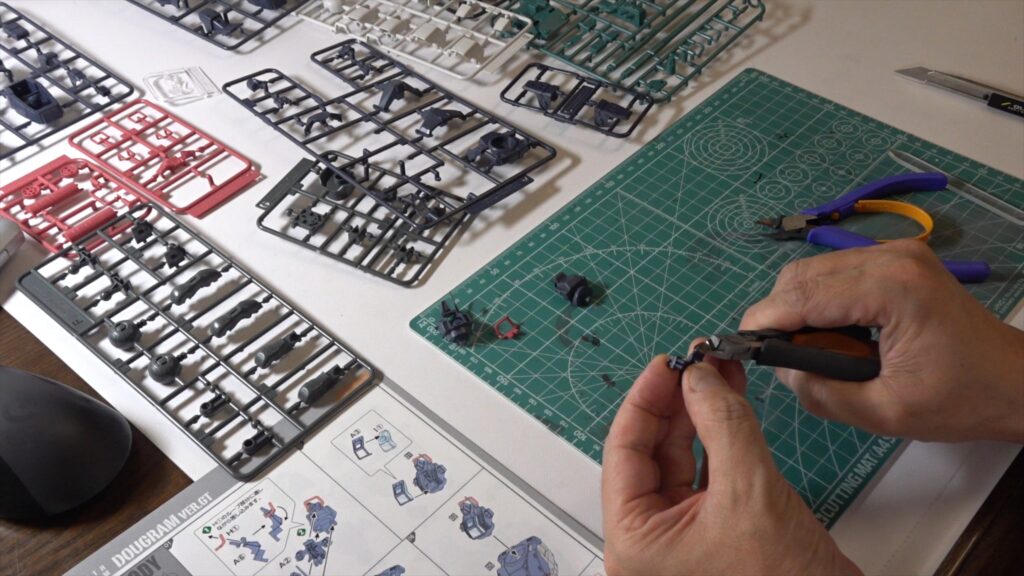 1/72 コンバットアーマー ダグラム Ver.GT マックスファクトリー(太陽の牙 ダグラム)を塗装作成します。①まずは、素組してみますの画像