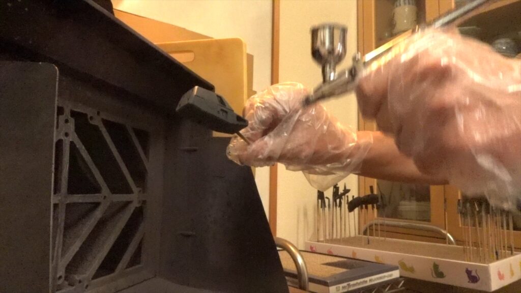 【キャラクターモデル作成】エアブラシと筆塗で、塗装します。スケールモデル初心者が、ハセガワ（Hasegawa）の1/72 VF-1 スーパー/ストライク バルキリー（ファイター形態）を作成します。⑤（劇場版 超時空要塞マクロス 愛・おぼえていますか）の画像