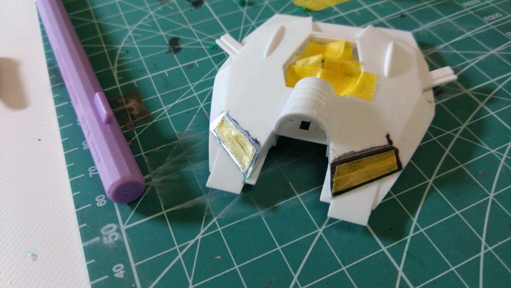 【キャラクターモデル作成】スケールモデル初心者が、ハセガワ（Hasegawa）の1/72 VF-1 スーパー/ストライク バルキリー（ファイター形態）を作成します。④引き続きのやすり掛け、後ハメ加工を続けながら、塗装準備のためにマスキングゾルを試してみました。（劇場版 超時空要塞マクロス 愛・おぼえていますか）の画像