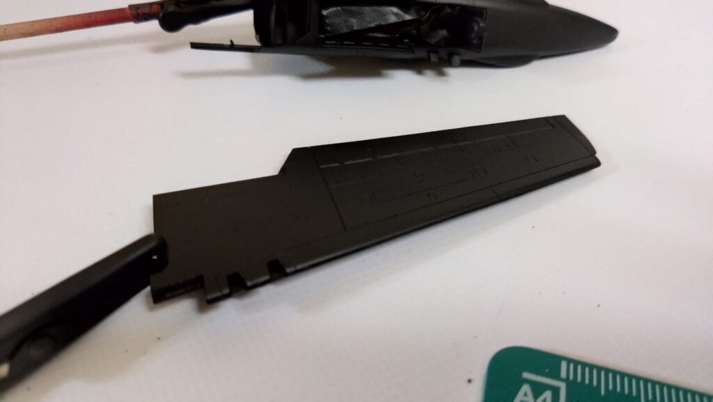 【キャラクターモデル作成】エアブラシと筆塗で、塗装します。スケールモデル初心者が、ハセガワ（Hasegawa）の1/72 VF-1 スーパー/ストライク バルキリー（ファイター形態）を作成します。⑤（劇場版 超時空要塞マクロス 愛・おぼえていますか）の画像