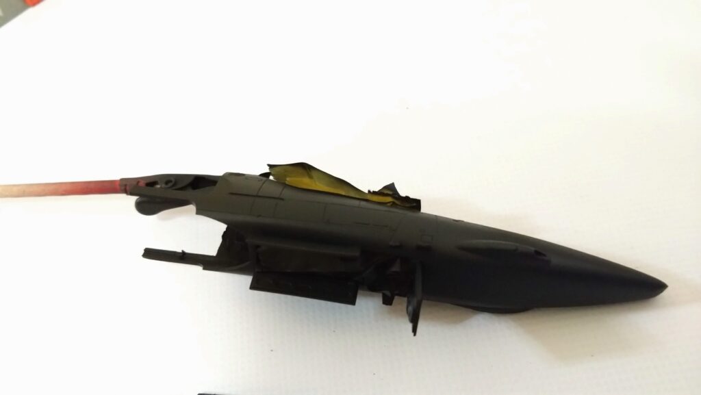 【キャラクターモデル作成】エアブラシと筆塗で、塗装します。スケールモデル初心者が、ハセガワ（Hasegawa）の1/72 VF-1 スーパー/ストライク バルキリー（ファイター形態）を作成します。⑤（劇場版 超時空要塞マクロス 愛・おぼえていますか）の画像