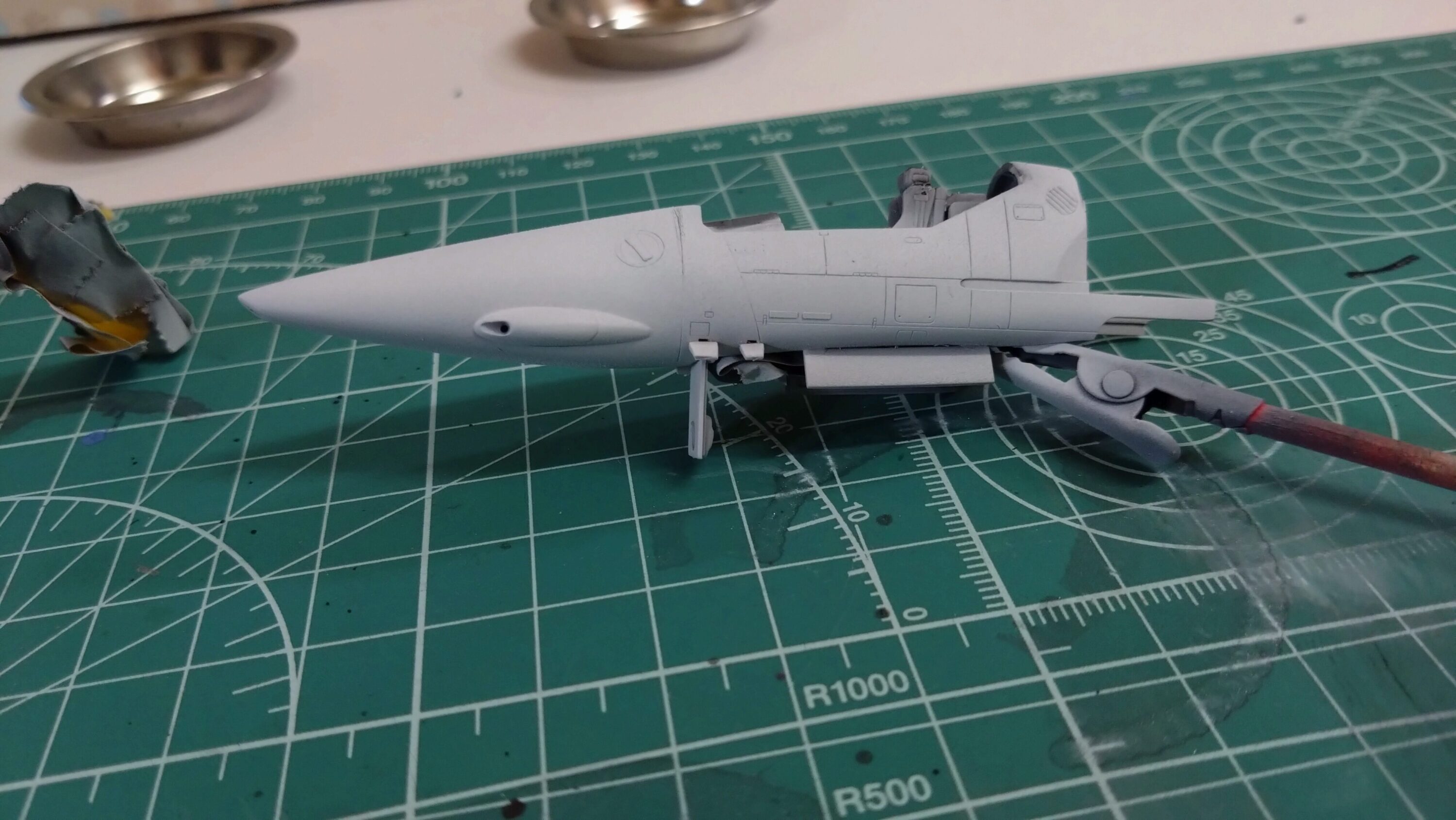 【キャラクターモデル作成】エアブラシと筆塗で、塗装します。スケールモデル初心者が、ハセガワ（Hasegawa）の1/72 VF-1 スーパー/ストライク バルキリー（ファイター形態）を作成します。⑤（劇場版 超時空要塞マクロス 愛・おぼえていますか）の画像