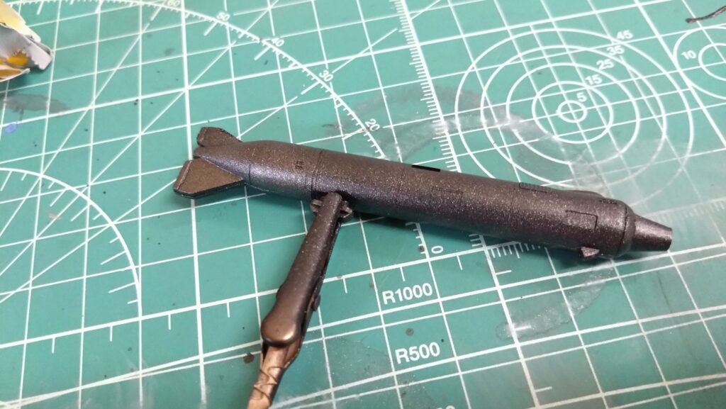 【キャラクターモデル作成】エアブラシと筆塗で、塗装します。スケールモデル初心者が、ハセガワ（Hasegawa）の1/72 VF-1 スーパー/ストライク バルキリー（ファイター形態）を作成します。⑤（劇場版 超時空要塞マクロス 愛・おぼえていますか）の画像