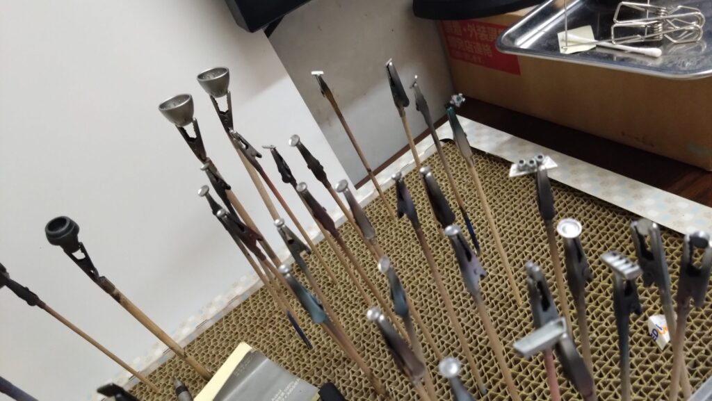 【キャラクターモデル作成】エアブラシと筆塗で、塗装します。スケールモデル初心者が、ハセガワ（Hasegawa）の1/72 VF-1 スーパー/ストライク バルキリー（ファイター形態）を作成します。⑤（劇場版 超時空要塞マクロス 愛・おぼえていますか）の画像