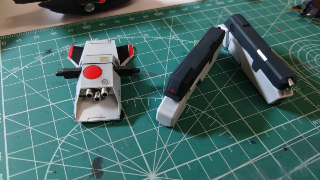 最終組み立てで完成です。スケールモデル初心者が、ハセガワ（Hasegawa）の1/72 VF-1 スーパー/ストライク バルキリー（ファイター形態）を作成します。⑧（劇場版 超時空要塞マクロス 愛・おぼえていますか）の画像