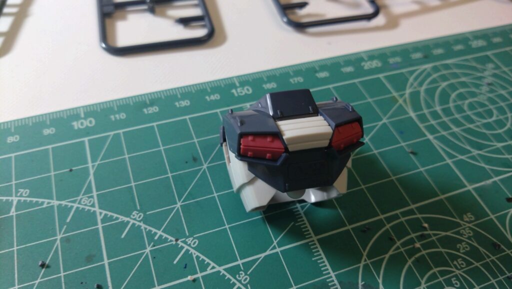 1/72 コンバットアーマー ダグラム Ver.GT マックスファクトリー(太陽の牙 ダグラム)を塗装作成します。①まずは、素組してみますの画像