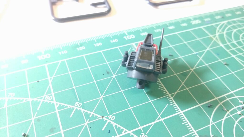 1/72 コンバットアーマー ダグラム Ver.GT マックスファクトリー(太陽の牙 ダグラム)を塗装作成します。①まずは、素組してみますの画像