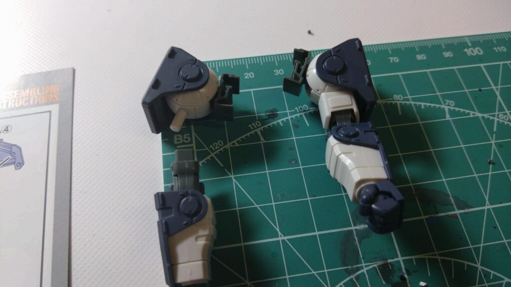 1/72 コンバットアーマー ダグラム Ver.GT マックスファクトリー(太陽の牙 ダグラム)を塗装作成します。①まずは、素組してみますの画像