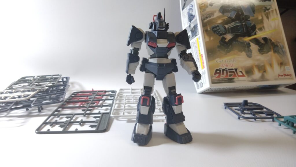 1/72 コンバットアーマー ダグラム Ver.GT マックスファクトリー(太陽の牙 ダグラム)を塗装作成します。①まずは、素組してみますの画像