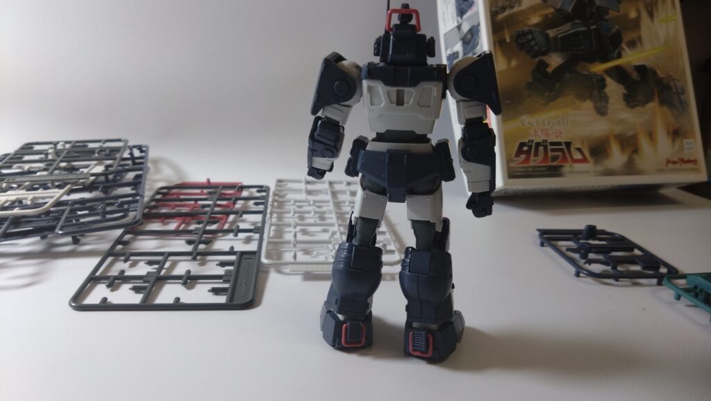 1/72 コンバットアーマー ダグラム Ver.GT マックスファクトリー(太陽の牙 ダグラム)を塗装作成します。①まずは、素組してみますの画像