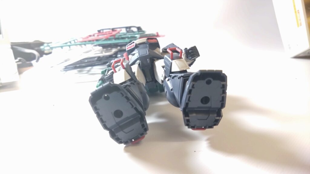 1/72 コンバットアーマー ダグラム Ver.GT マックスファクトリー(太陽の牙 ダグラム)を塗装作成します。①まずは、素組してみますの画像