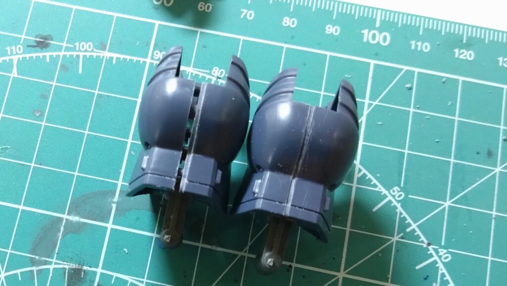 マックスファクトリー1/72 コンバットアーマー ダグラム Ver.GT （太陽の牙 ダグラム）を塗装作成します。②素組を分解、パーティングラインを消して、合わせ目を消し、そして初めて段落ちモールドを追加しますの画像