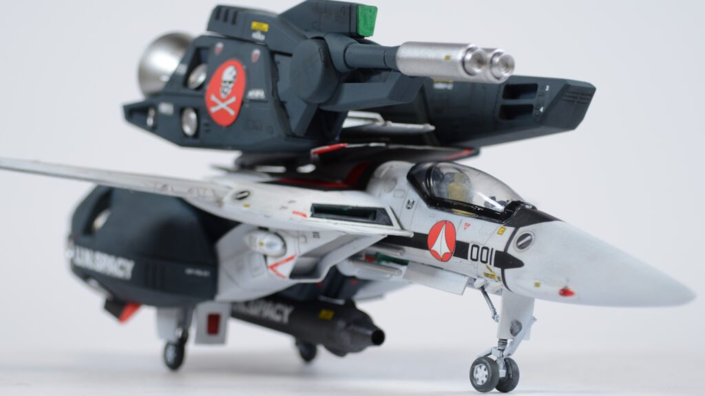完成編。スケールモデル初心者が、ハセガワ（Hasegawa）の1/72 VF-1 スーパー/ストライク バルキリー（ファイター形態）を作成します。⑨（劇場版 超時空要塞マクロス 愛・おぼえていますか）の画像
