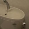 TOTOのトイレタンクから微かな水漏れ音がします。素人がDIYで修理できるのか試します。結局のところ、トラブルの原因は”ダイヤフラム”か”排水弁のパッキン”なのかを解き明かします。の画像