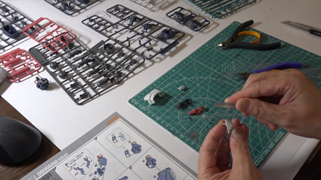 1/72 コンバットアーマー ダグラム Ver.GT マックスファクトリー(太陽の牙 ダグラム)を塗装作成します。①まずは、素組してみますの画像