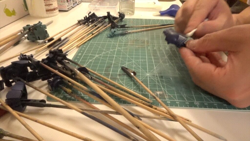 マックスファクトリー1/72 コンバットアーマー ダグラム Ver.GT （太陽の牙 ダグラム）を塗装作成します。④スミ入れと、デカールを貼り付けますの画像