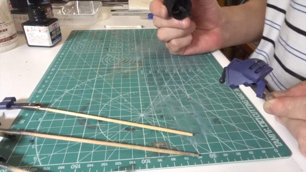 マックスファクトリー1/72 コンバットアーマー ダグラム Ver.GT （太陽の牙 ダグラム）を塗装作成します。④スミ入れと、デカールを貼り付けますの画像