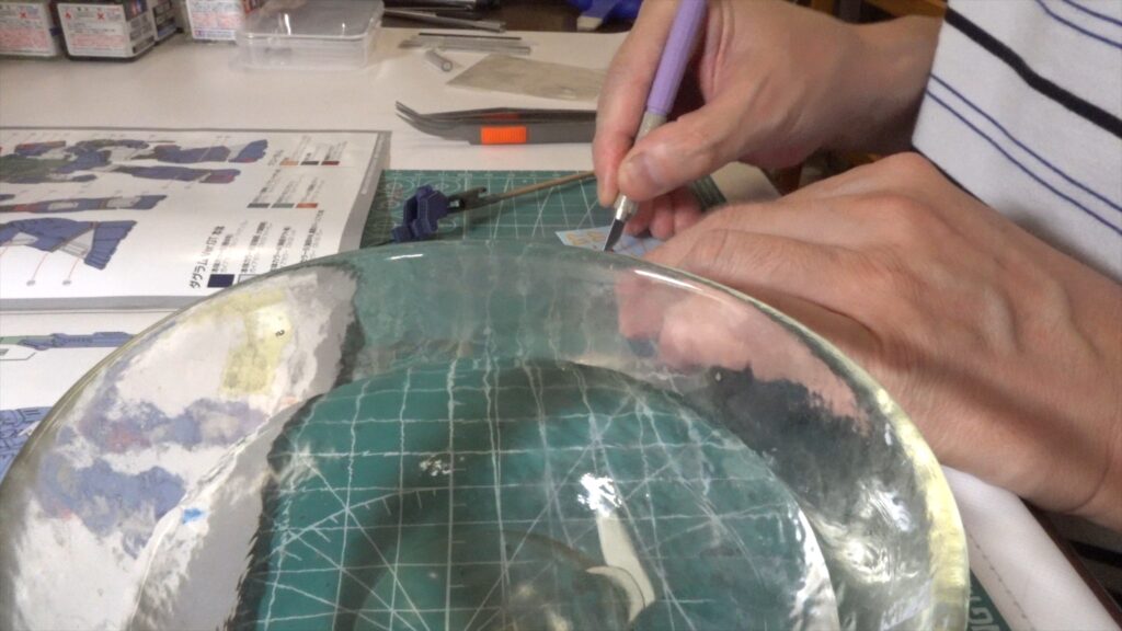 マックスファクトリー1/72 コンバットアーマー ダグラム Ver.GT （太陽の牙 ダグラム）を塗装作成します。④スミ入れと、デカールを貼り付けますの画像