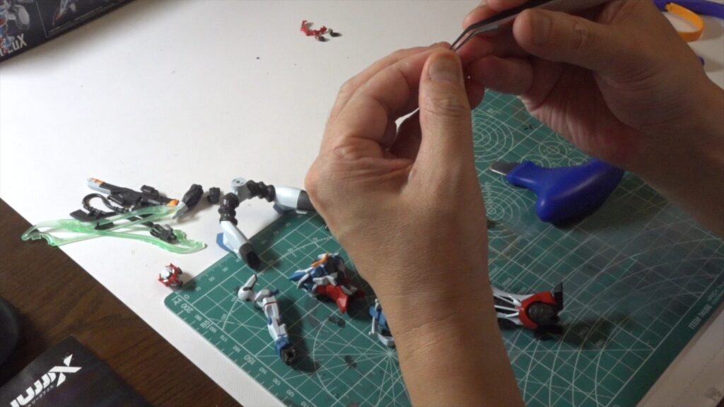 HG 1/144 GQuuuuuuX「機動戦士Gundam GQuuuuuuX（機動戦士ガンダム ジークアクス」を塗装作成します。②仮組品を分解して塗装していきますの画像