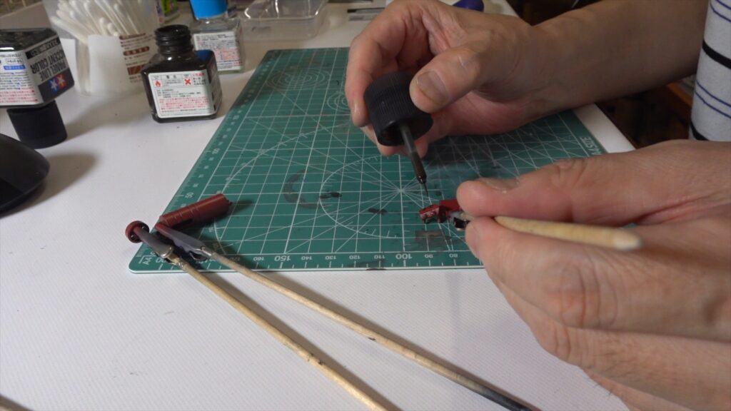 マックスファクトリー1/72 コンバットアーマー ダグラム Ver.GT （太陽の牙 ダグラム）を塗装作成します。④スミ入れと、デカールを貼り付けますの画像