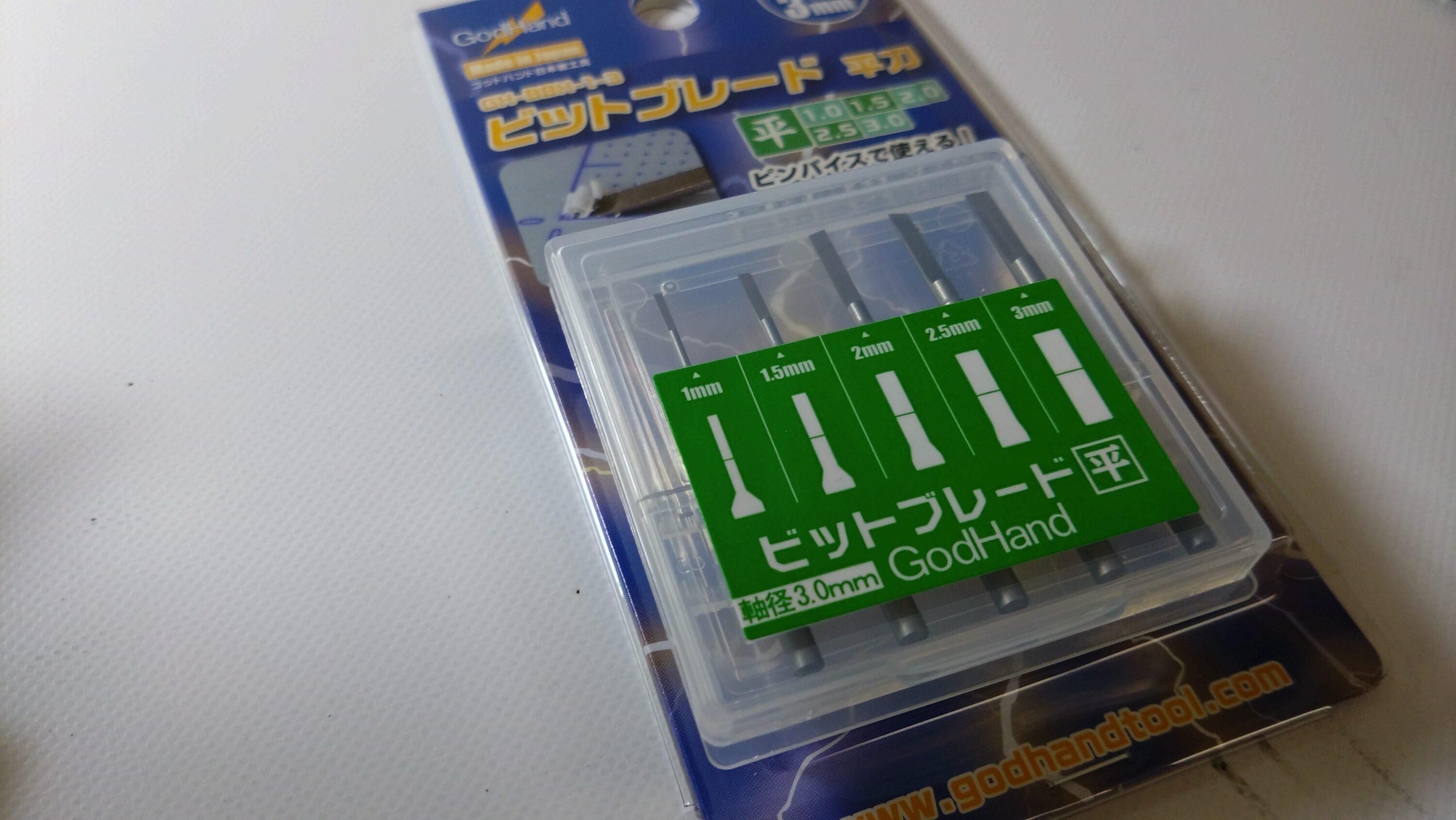 プラモデル改造　ゴッドハンド（Godhand）のビットブレードでディティールを深堀しますの画像