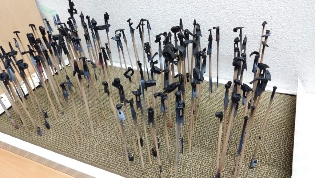 HG 1/144 GQuuuuuuX「機動戦士Gundam GQuuuuuuX（機動戦士ガンダム ジークアクス」を塗装作成します。②仮組品を分解して塗装していきますの画像