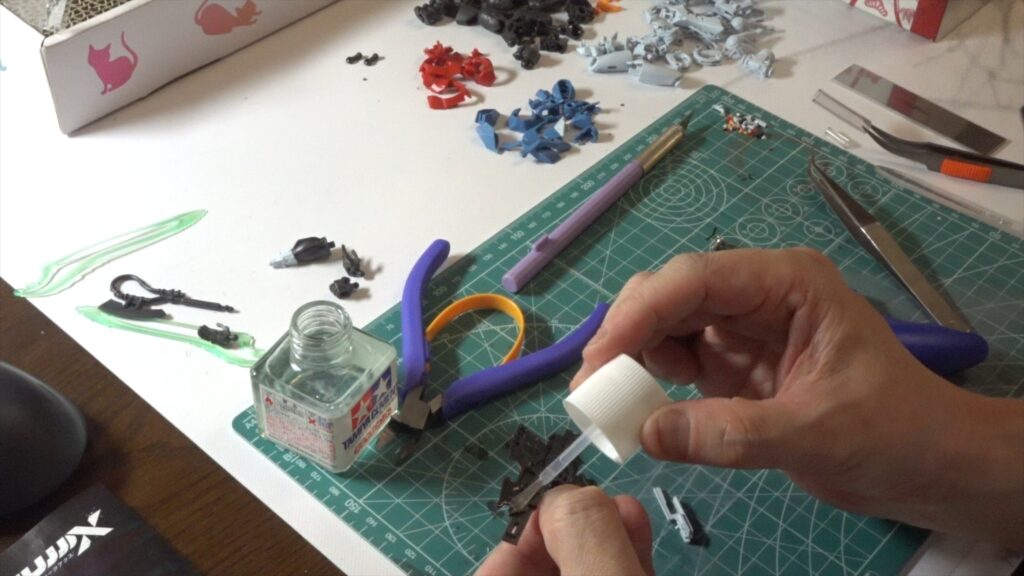 HG 1/144 GQuuuuuuX「機動戦士Gundam GQuuuuuuX（機動戦士ガンダム ジークアクス」を塗装作成します。②仮組品を分解して塗装していきますの画像