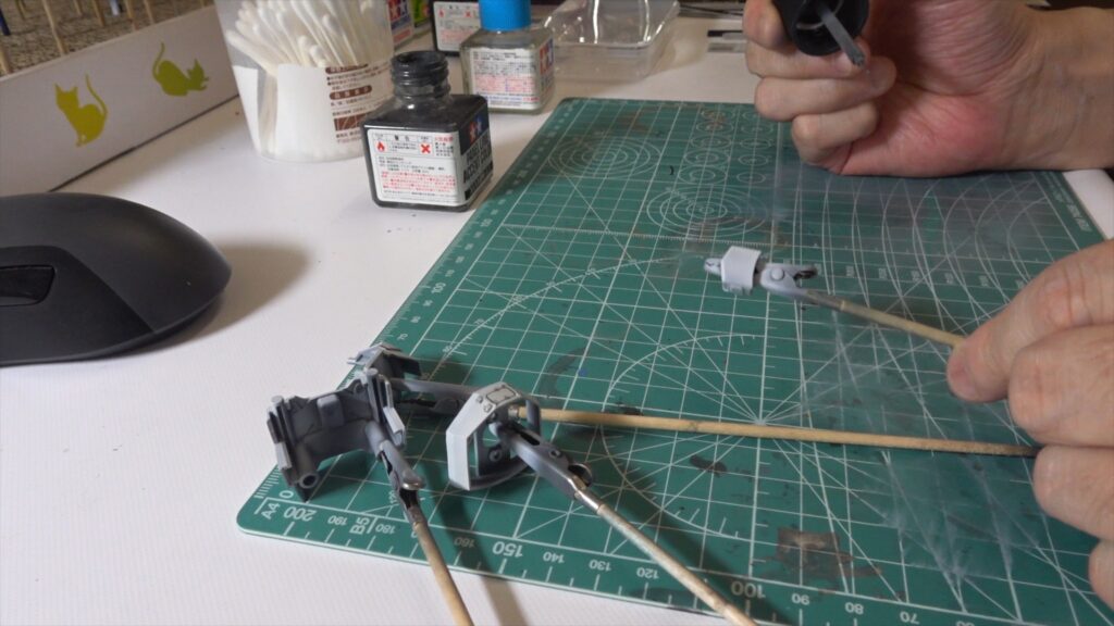 マックスファクトリー1/72 コンバットアーマー ダグラム Ver.GT （太陽の牙 ダグラム）を塗装作成します。④スミ入れと、デカールを貼り付けますの画像