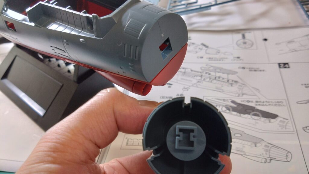 1/500 宇宙戦艦ヤマトを塗装して電飾作成する。その8、LEDを組込むためにエンジンなどを掘削していきます。(Arduino Uno R4 Minima、バンダイ(BANDAI))の画像