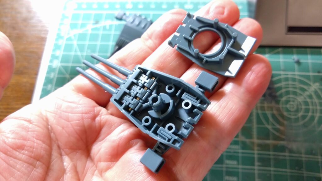 バンダイ(BANDAI)1/500 宇宙戦艦ヤマトを塗装して電飾作成する。その3砲塔配線プラン編の画像