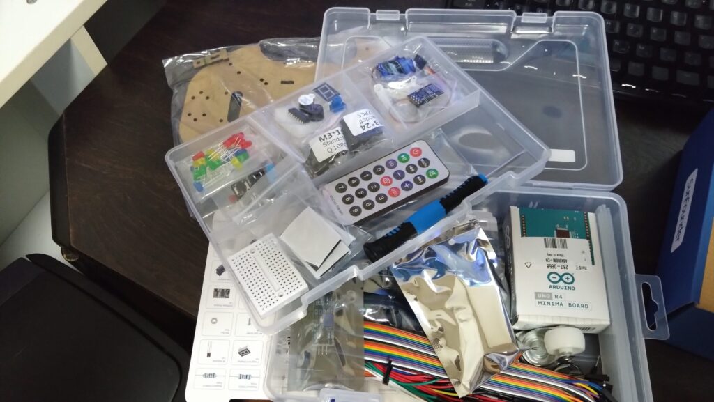 1/500 宇宙戦艦ヤマト(バンダイ)を塗装して電飾作成する。その5、電子工作基本キット開封、テスト編(Arduino Uno R4 Minima)の画像