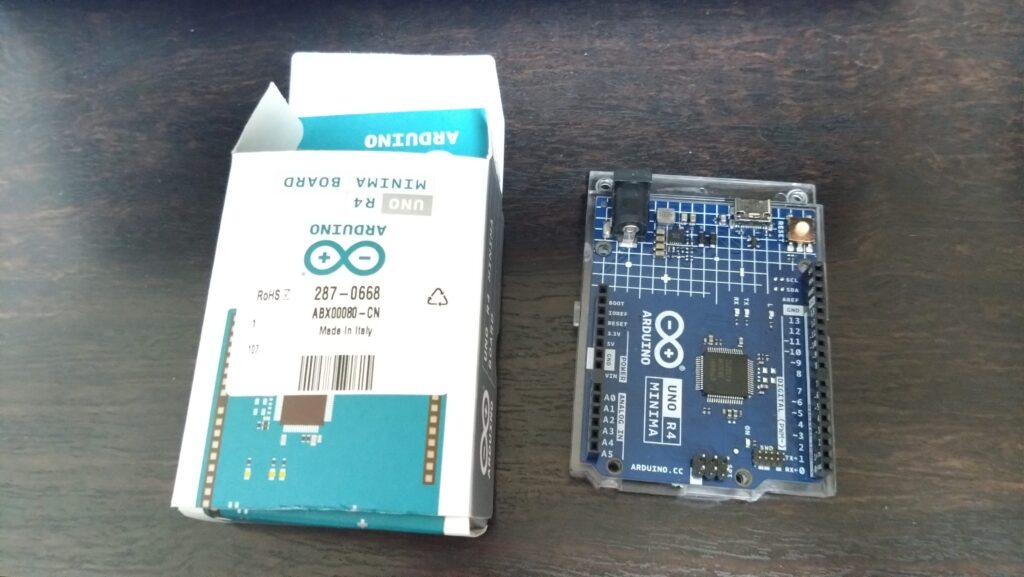 1/500 宇宙戦艦ヤマト(バンダイ)を塗装して電飾作成する。その5、電子工作基本キット開封、テスト編(Arduino Uno R4 Minima)の画像