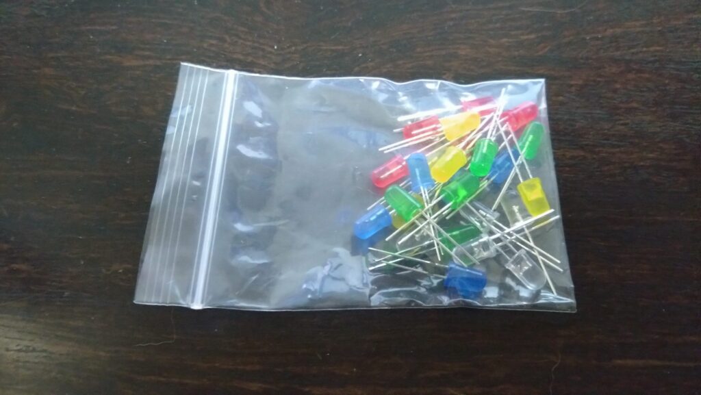 1/500 宇宙戦艦ヤマト(バンダイ)を塗装して電飾作成する。その5、電子工作基本キット開封、テスト編(Arduino Uno R4 Minima)の画像