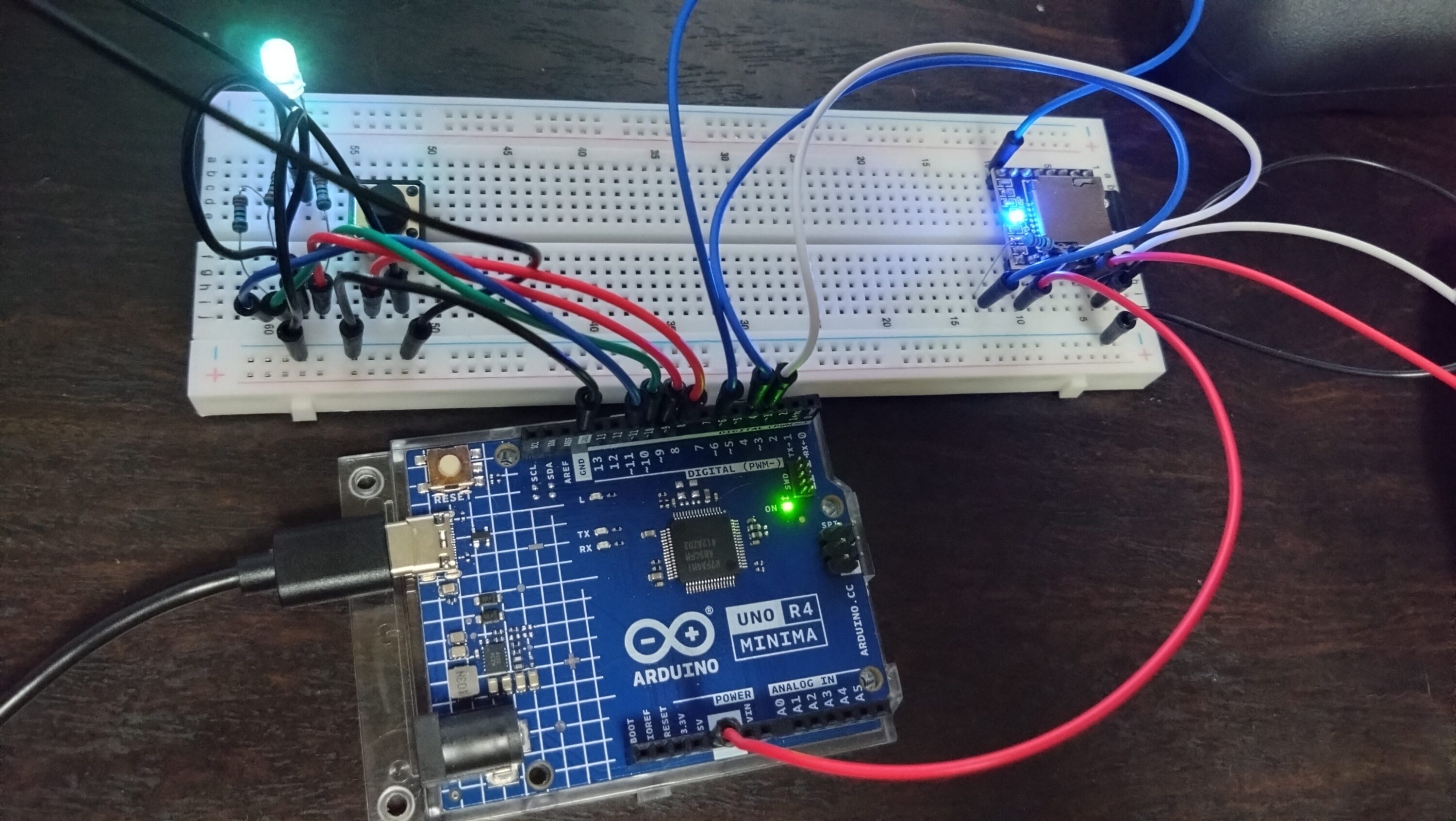 1/500 宇宙戦艦ヤマト（バンダイ）を塗装して電飾作成する。その5、電子工作基本キット開封、テスト編（Arduino Uno R4 Minima）の画像